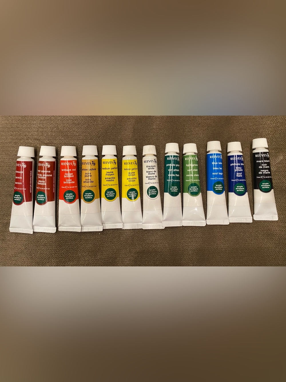 Reeves fine acrylic colors featuring 12 tubes, each containing 10ml (0.34 US fl)